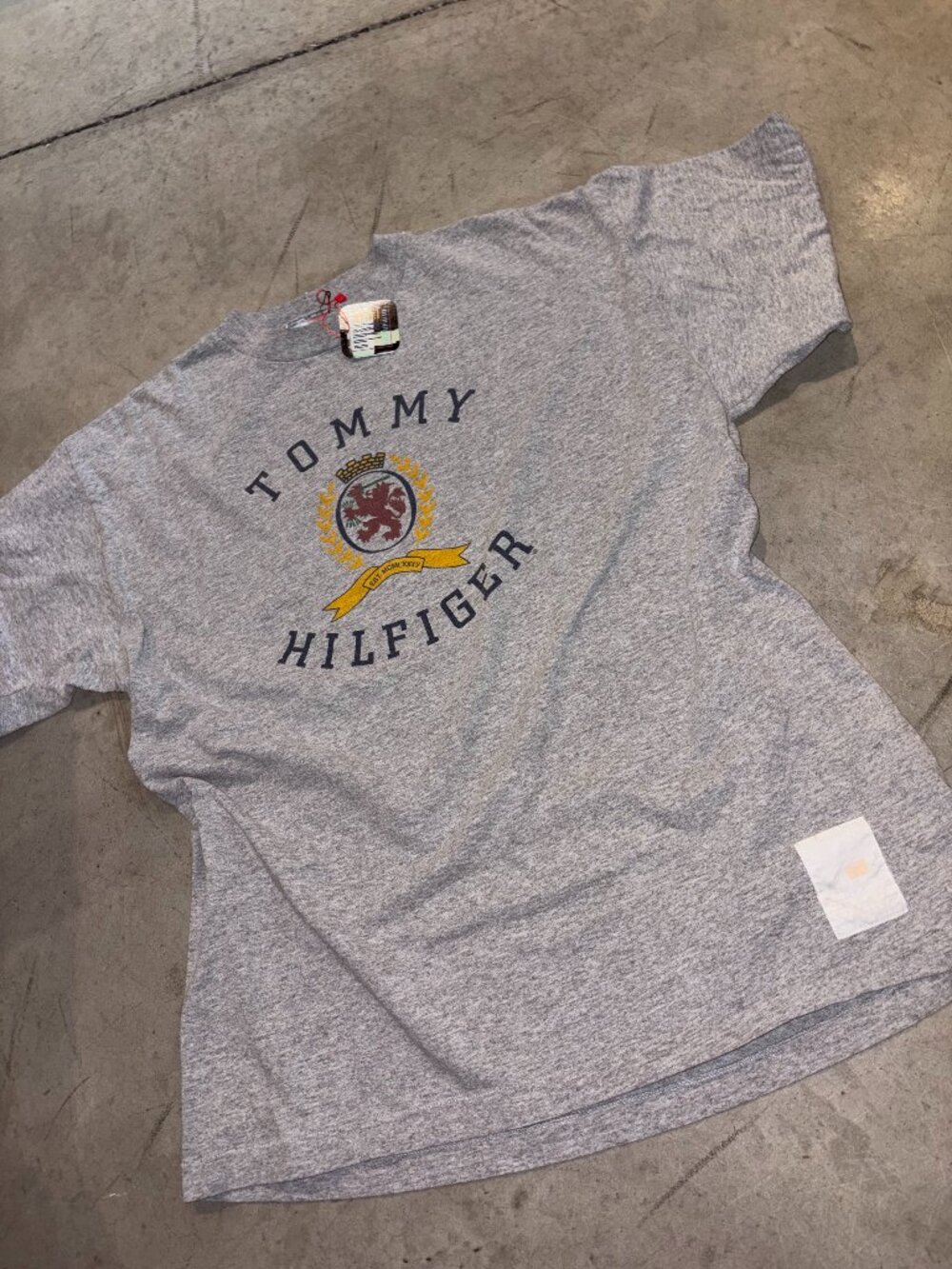 Vintage 90s Tommy Hilfiger Graphic Branded Tee Shirt